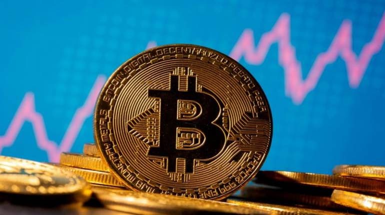 Bitcoin brings hopes, doubts for Salvadorans sending money