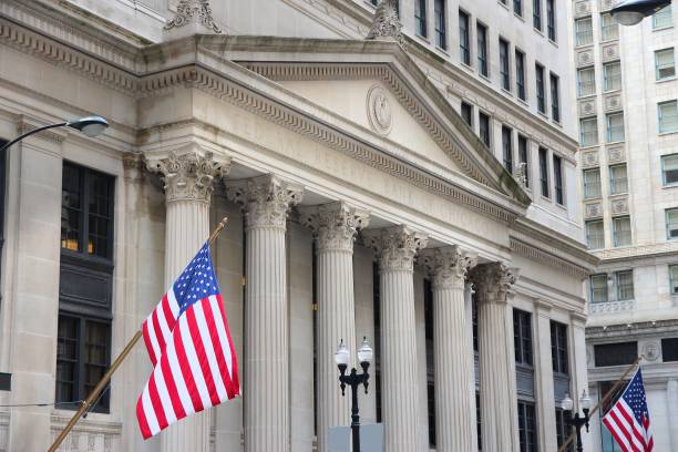 Global Banks Face $560 Billion Challenge in US Commercial Real Estate Market