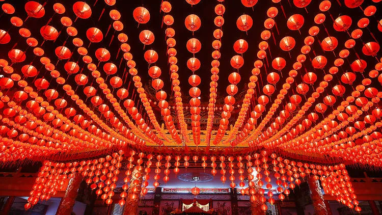 Investors Eye Lunar New Year Spending for Clues on China’s Economic Health Amid Stock Market Struggles