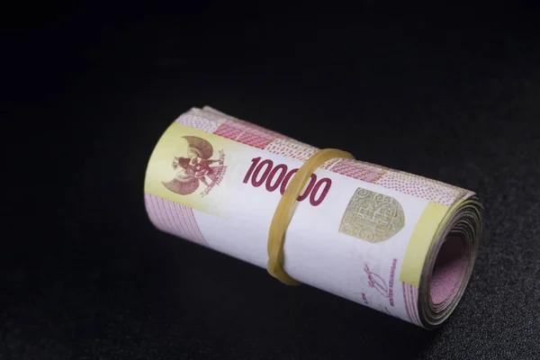 Indonesia’s Economic Growth Dips to 5.05% in 2023 Amid Commodity Price Declines