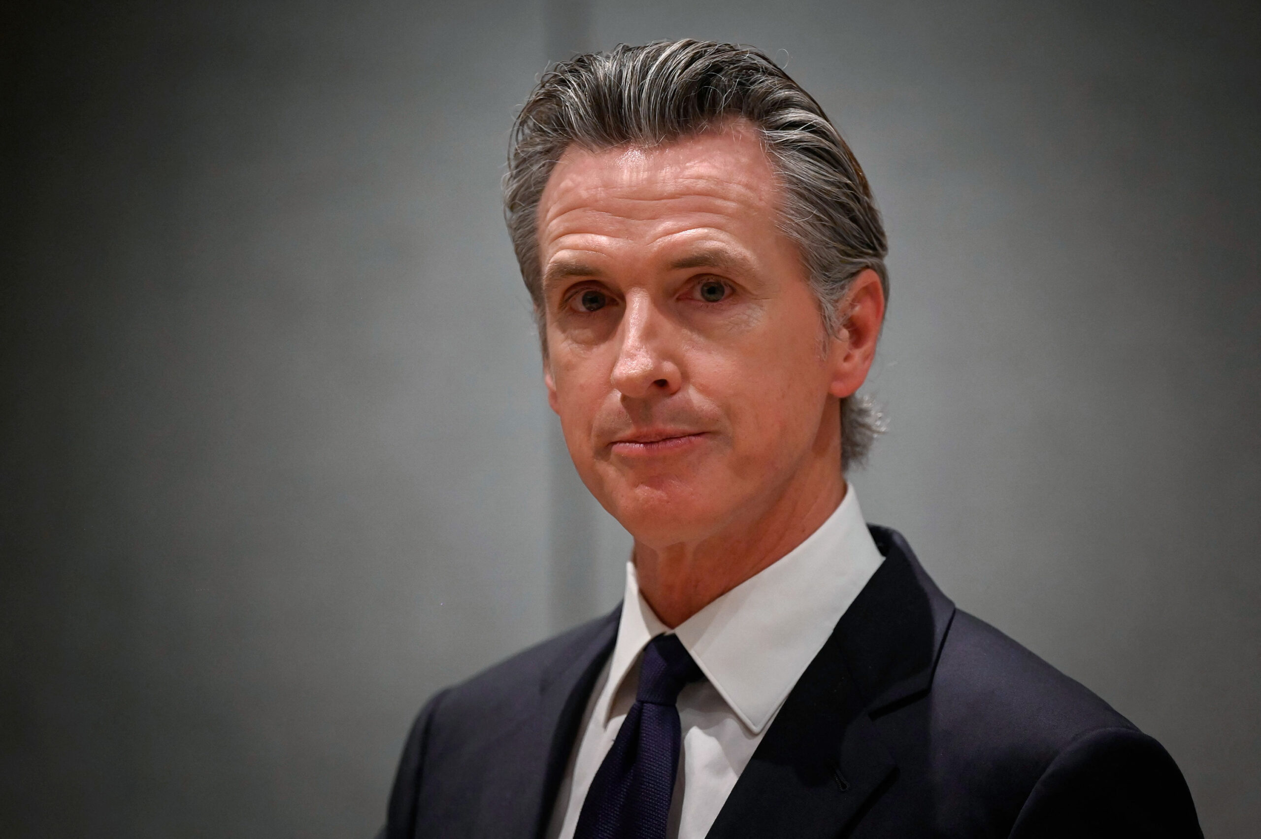 California Governor Aims to Ban Smartphones in Schools