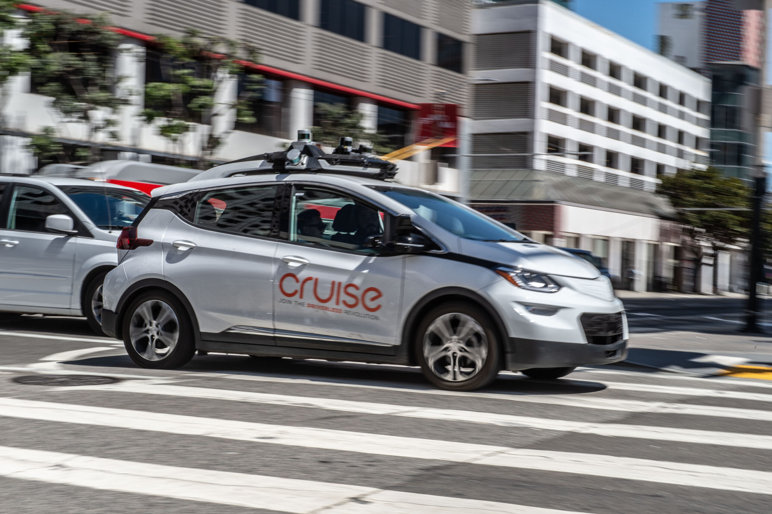 GM’s Cruise Revives Robotaxi Service with Human Drivers in Houston
