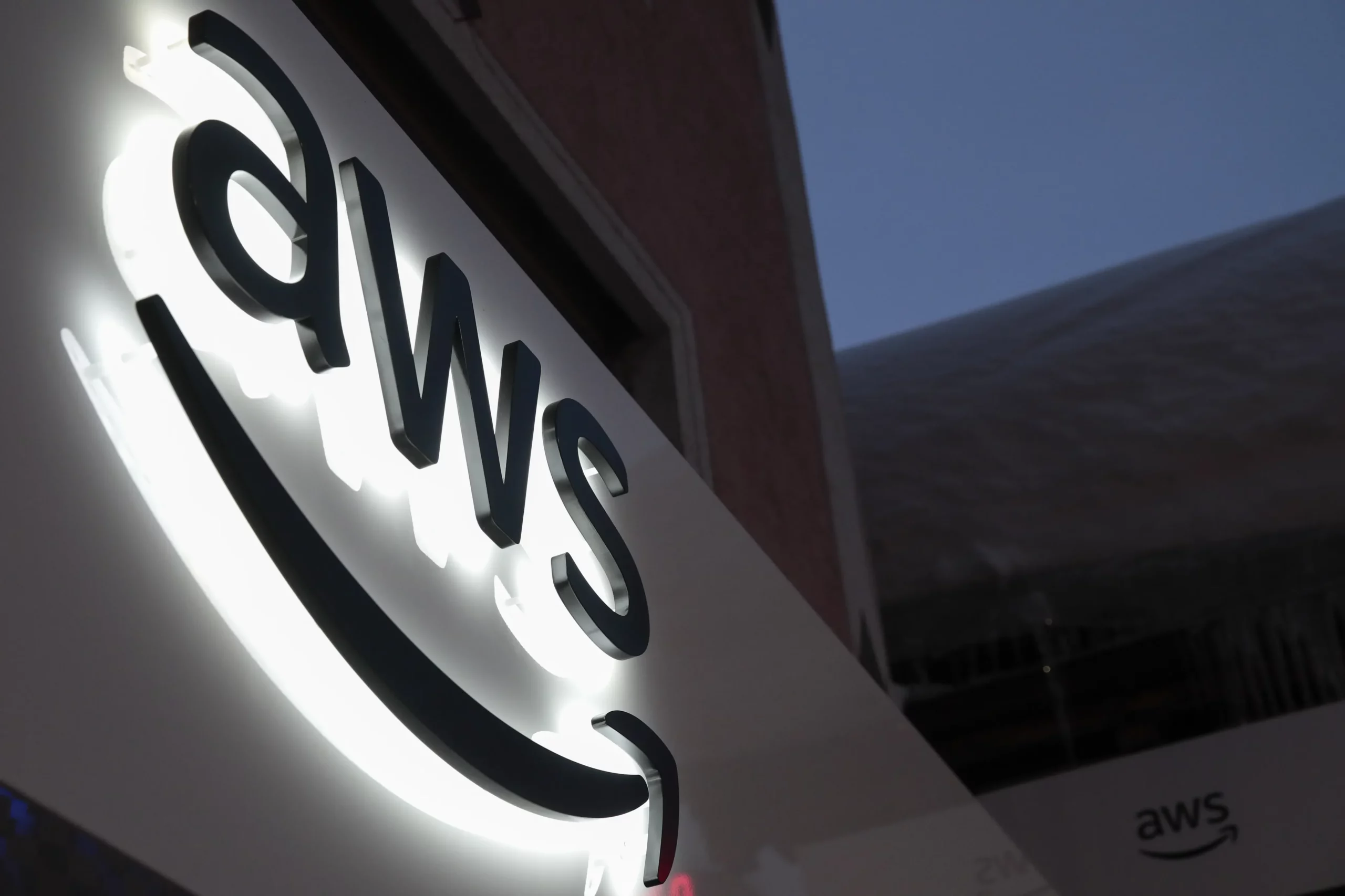 Australia Spy Agency Partners with Amazon to Move Intelligence Data to the Cloud