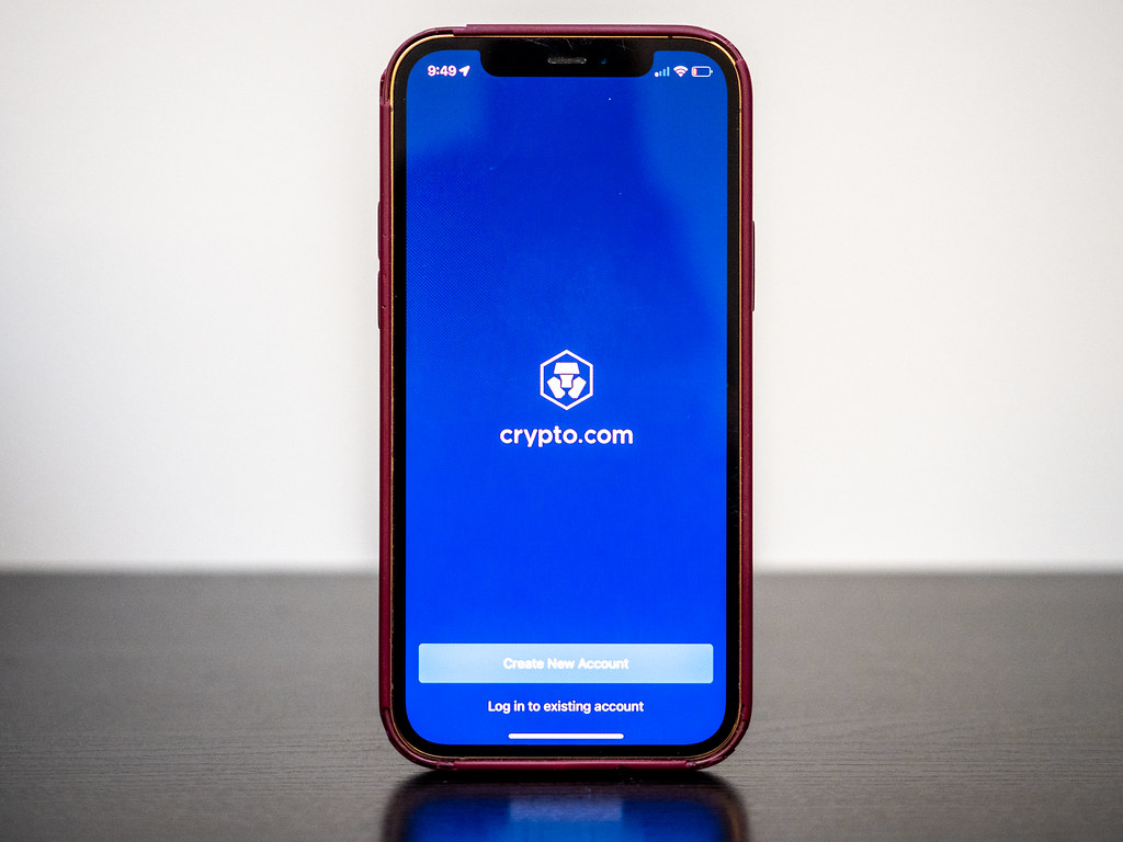 Crypto.com Outstrips Coinbase in Trading Volume Due to Rising Institutional Interest
