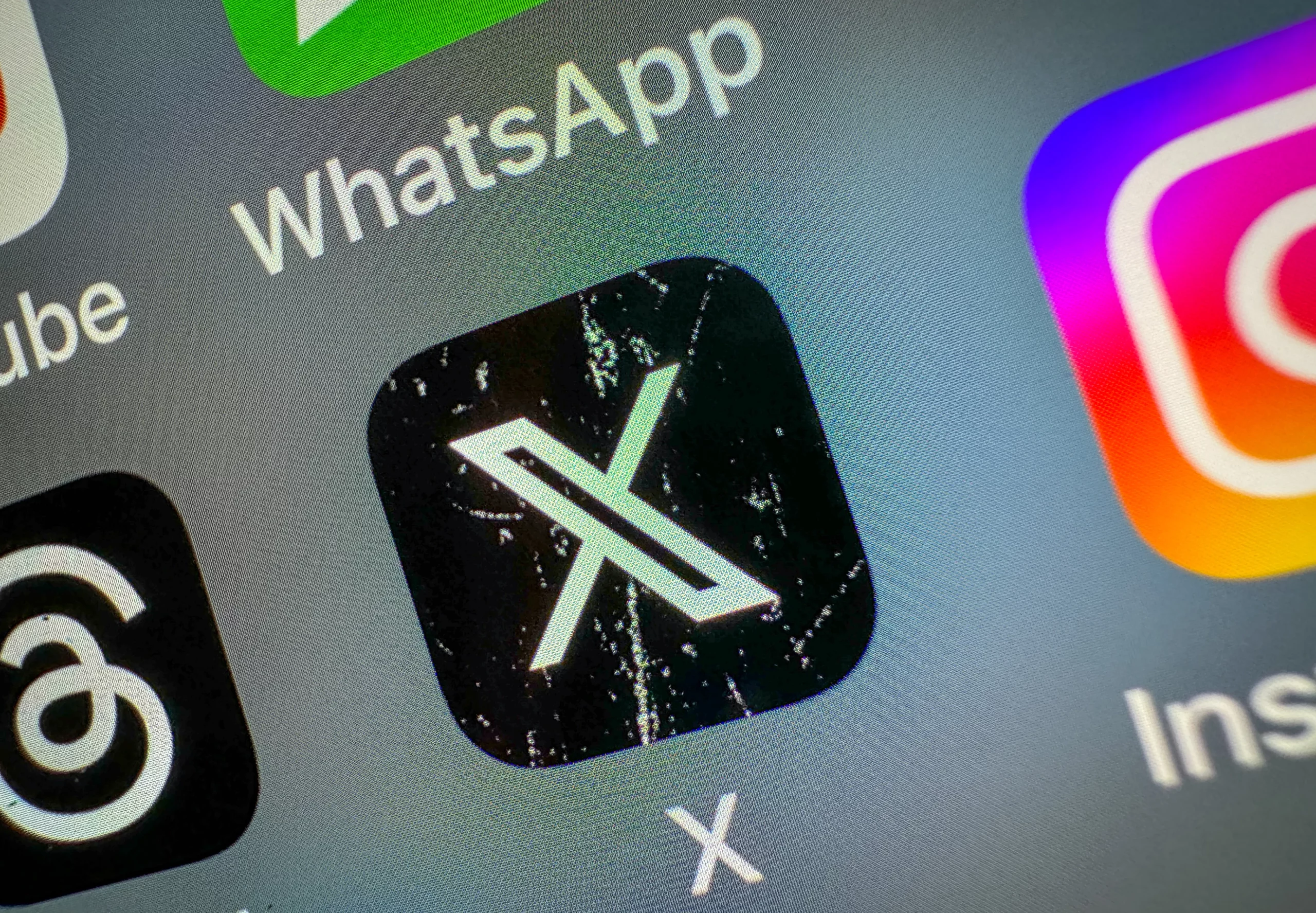 X’s Aurora Image Generator Debuts Briefly, Disappears, Then Returns for Rollout