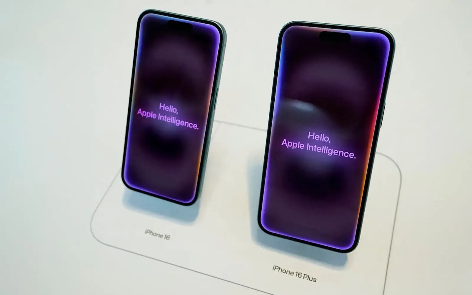 Apple Faces Lawsuit Over False Advertising of iPhone 16 AI Features