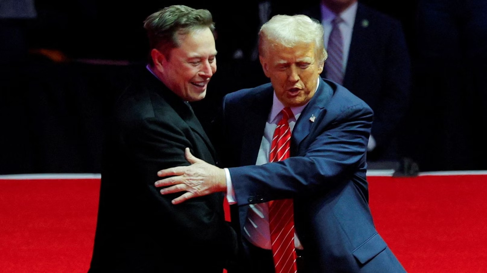 Tesla Stock Jumps After Trump’s Comments on China Tariffs and Powell, Despite Weak Earnings
