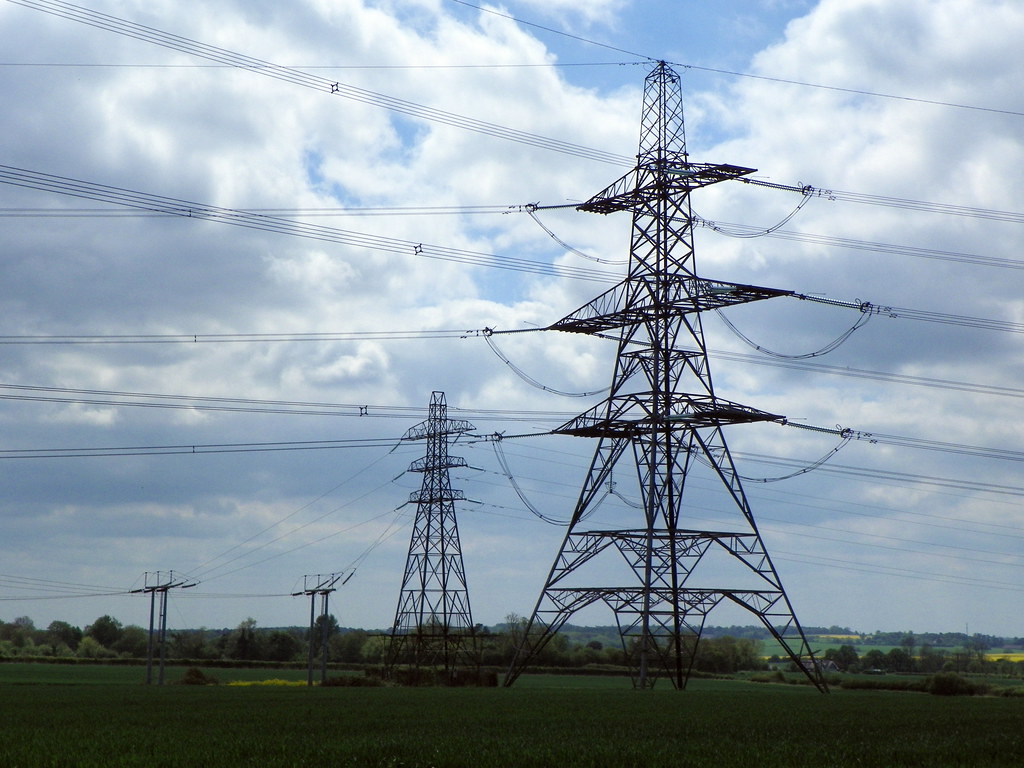 India Adds Nearly 30 GW of Solar and Wind Power in FY 2025
