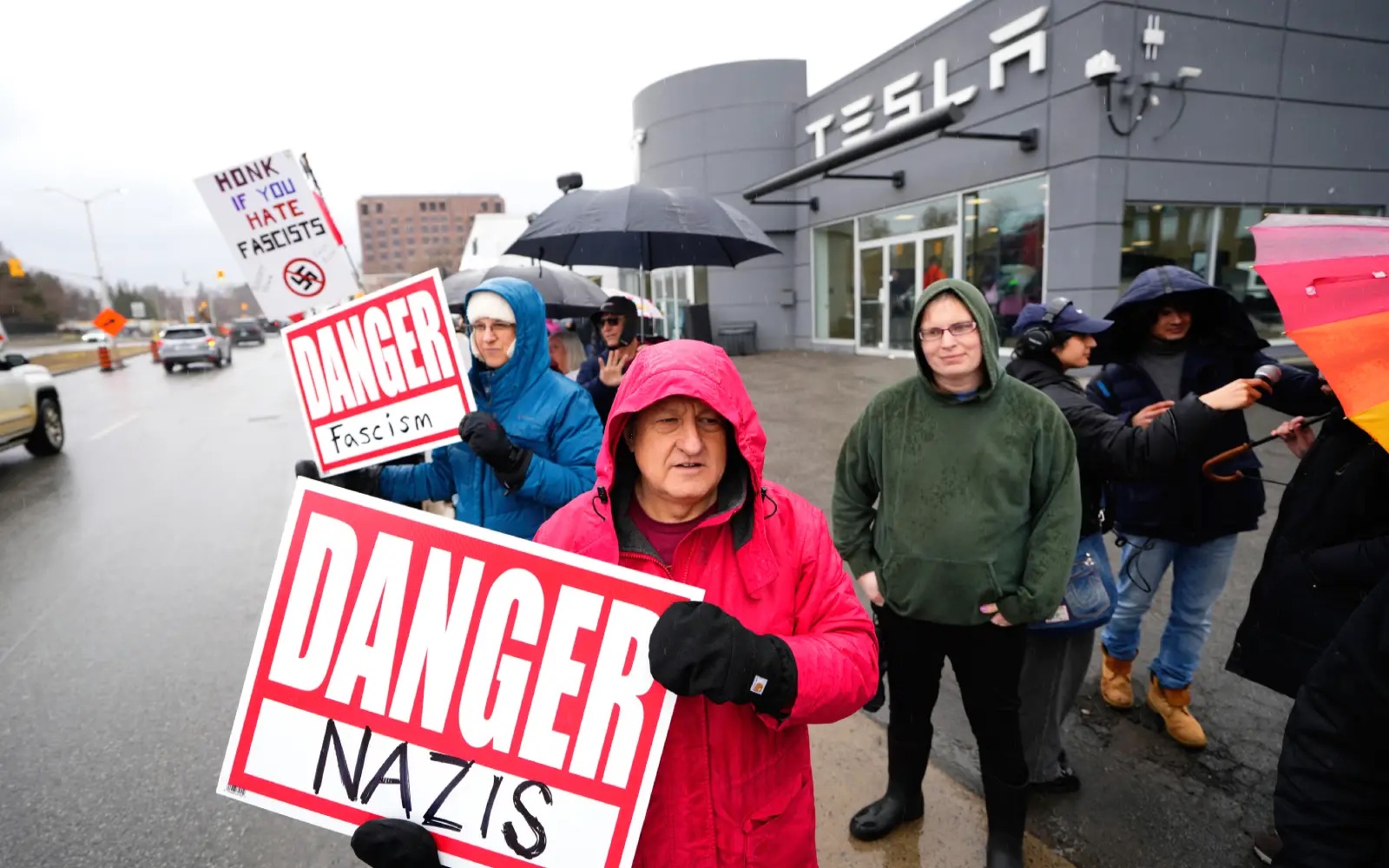 Protesters Target Tesla Showrooms in Defiance Against Elon Musk’s Government Role