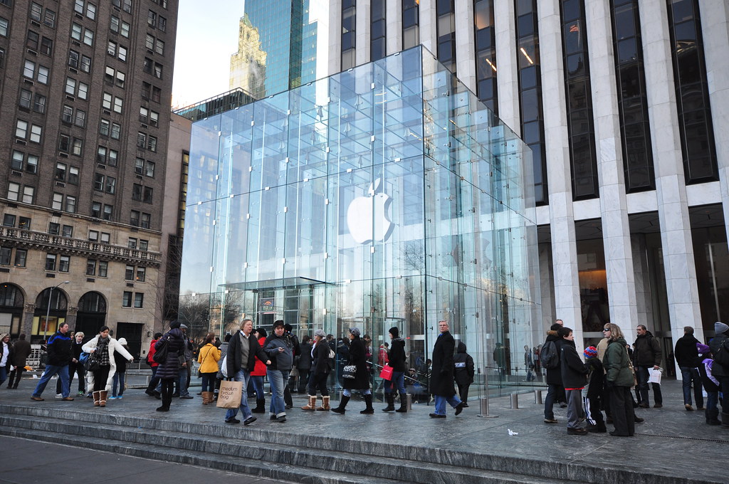 Apple Stores Experience Surge in Foot Traffic as Shoppers Rush to Beat Tariffs