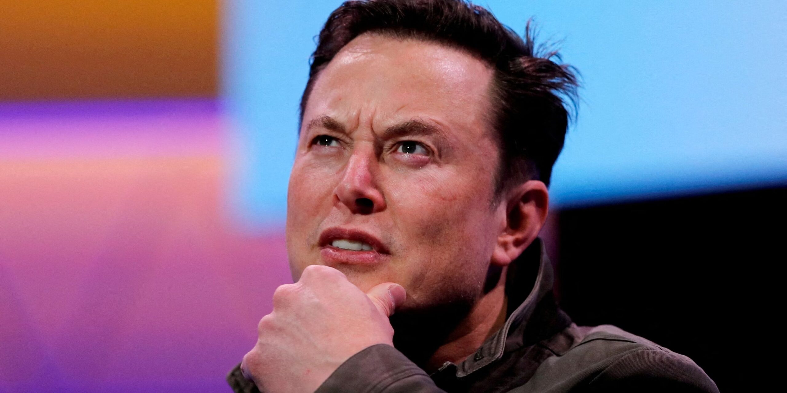 Elon Musk Intensifies Attacks on Navarro as Tesla Shares Fall for Fourth Day