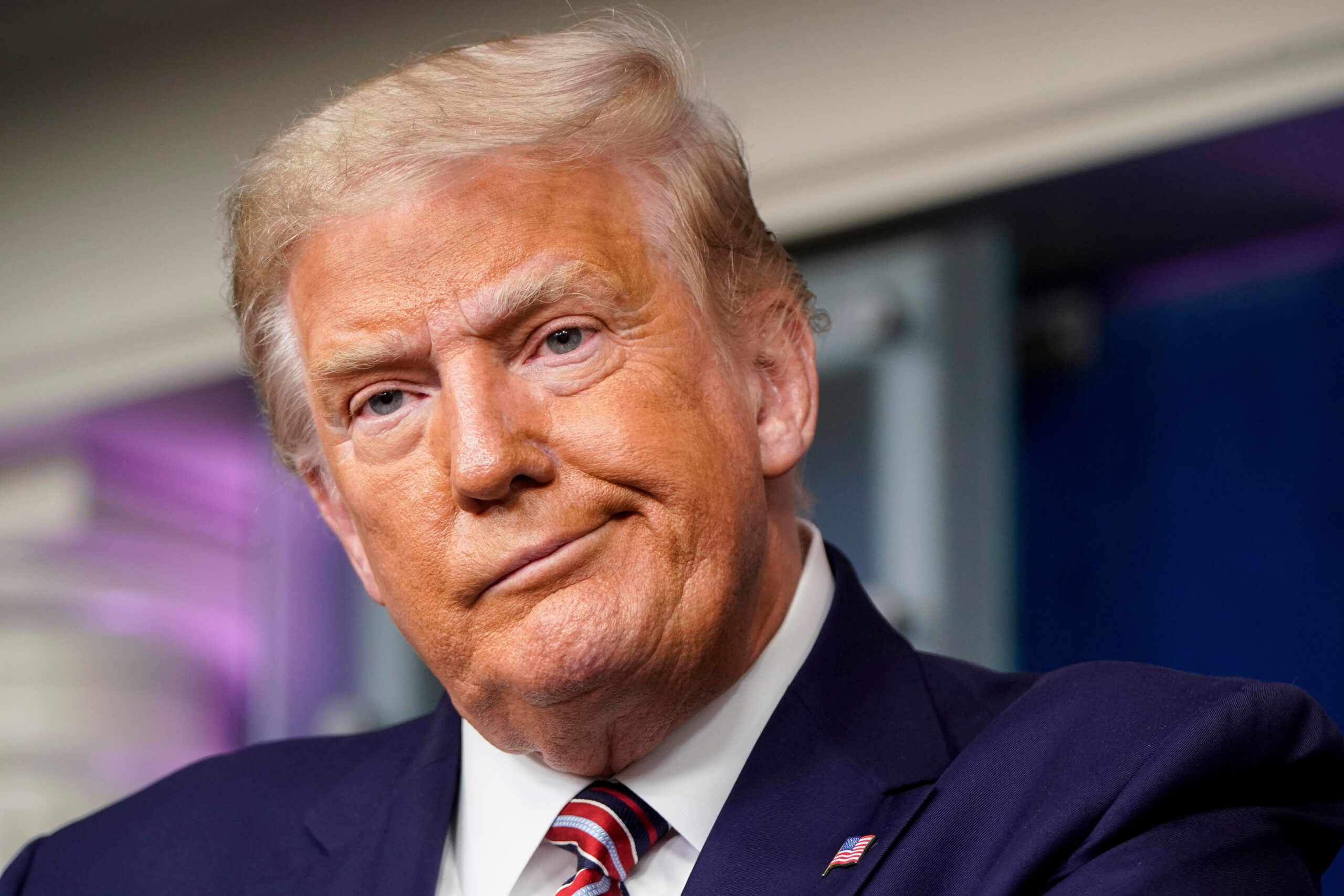 Former Negotiator Claims Trump’s Tariff Changes Reveal His Vulnerability to Pressure