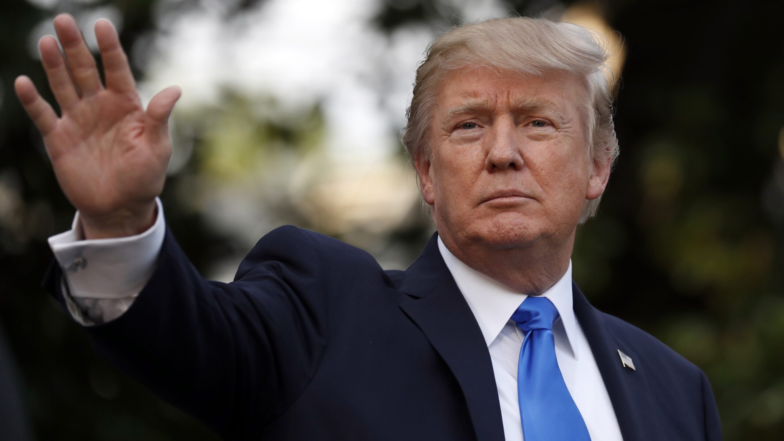 Trump considers new smartphone tariffs just days after granting exemptions