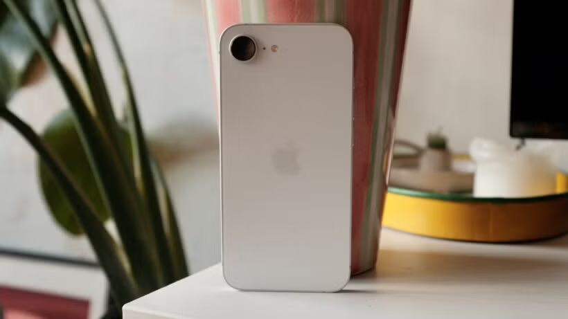 Apple Considers Boosting iPhone Imports from India to Avoid China Tariffs