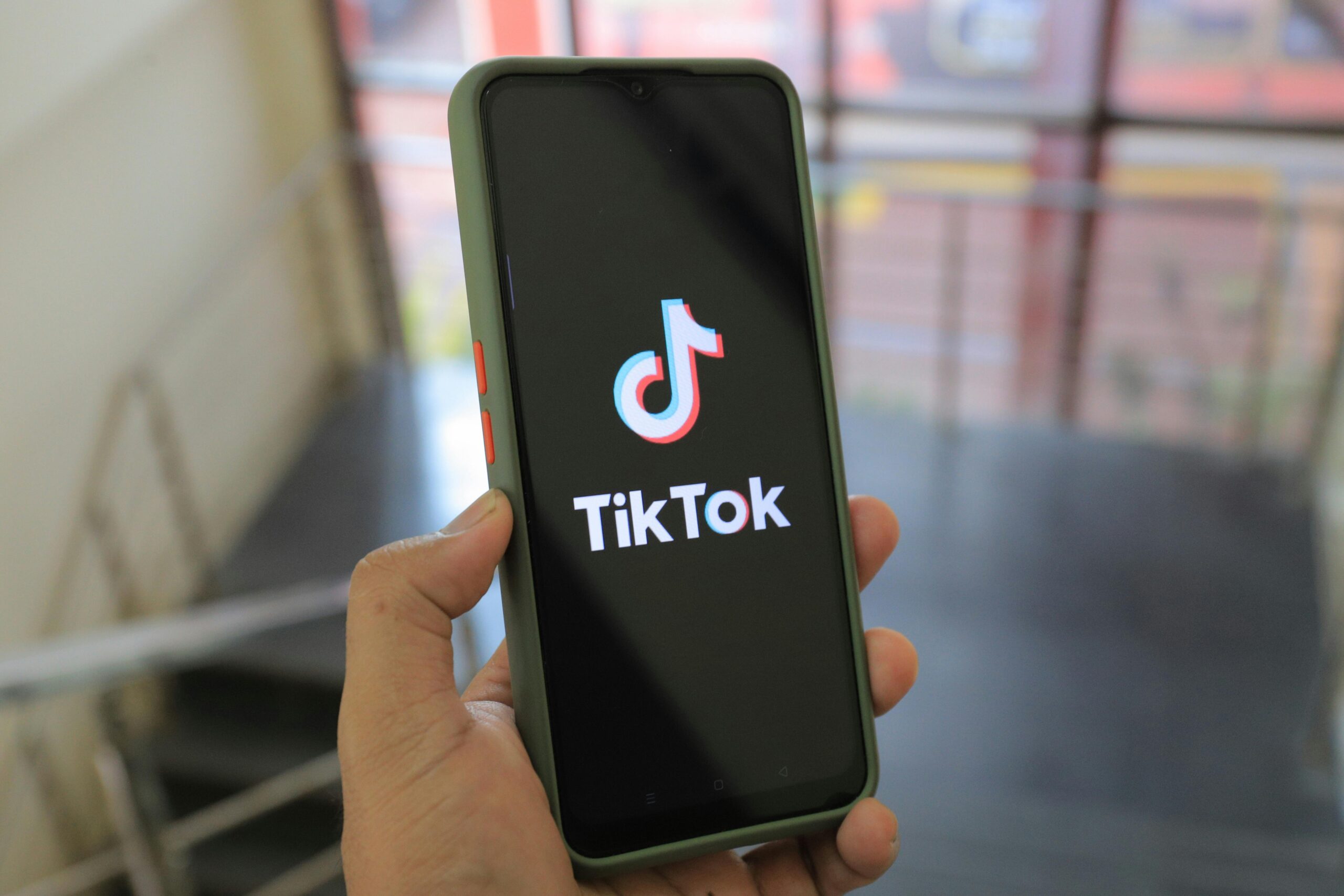 TikTok Tests Footnotes, a New Community Notes-Inspired Feature