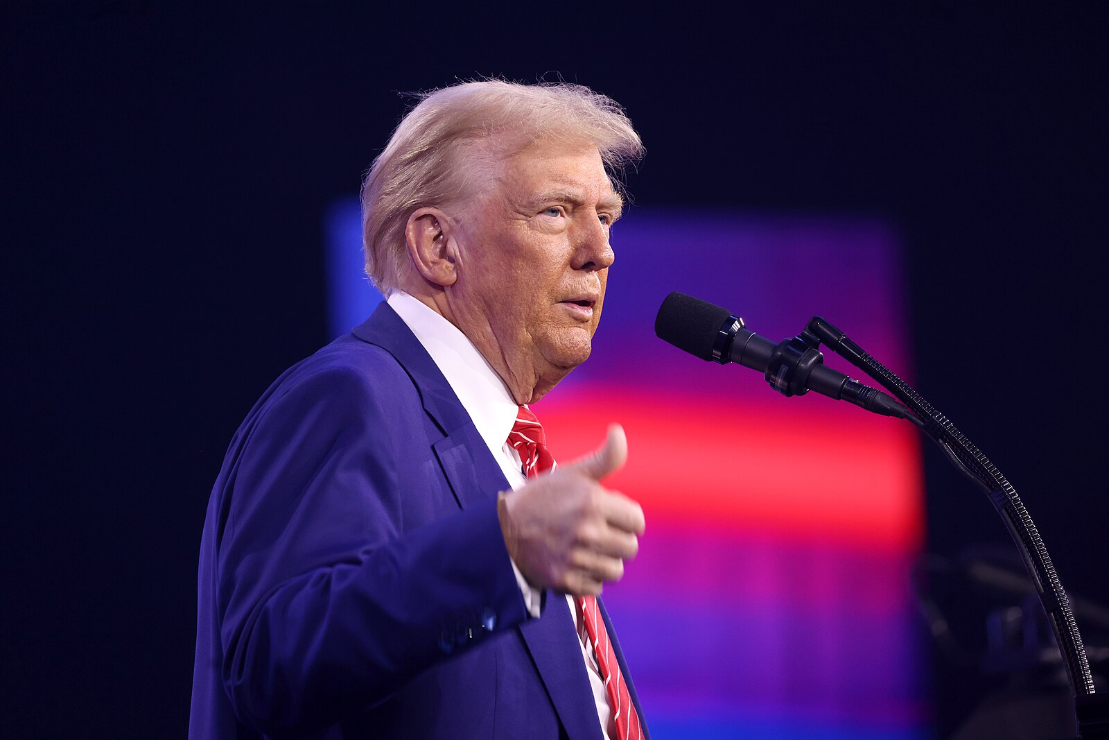 Trump Tells Walmart to ‘Eat the Tariffs’ After Price Increase Warning