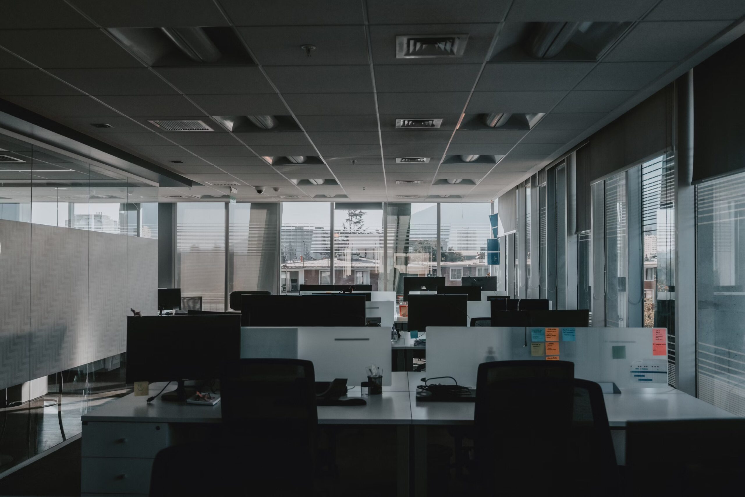 UK Job Market Faces Continued Decline