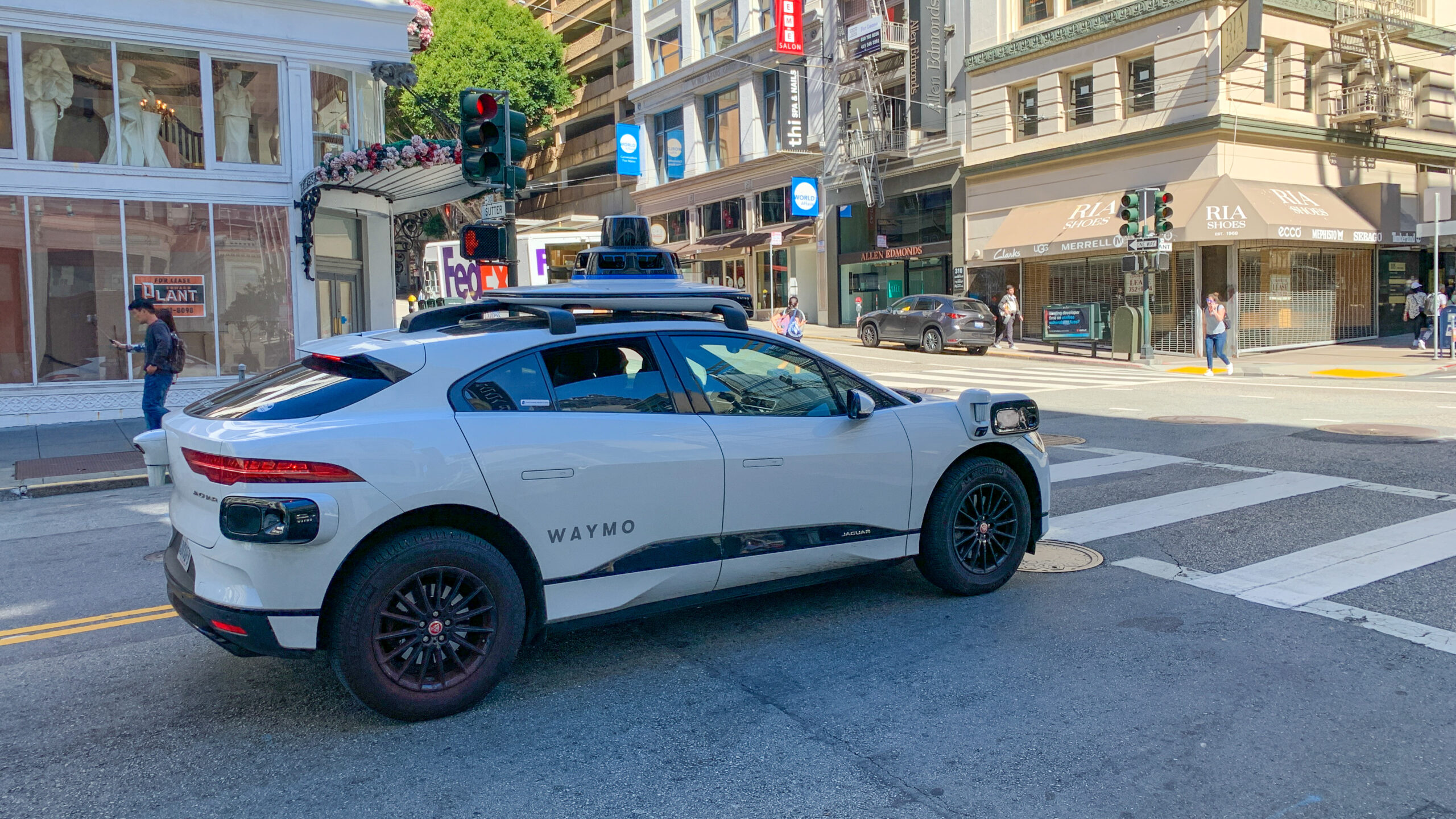 Waymo Reduces US Service Amid ‘No Kings’ Protests