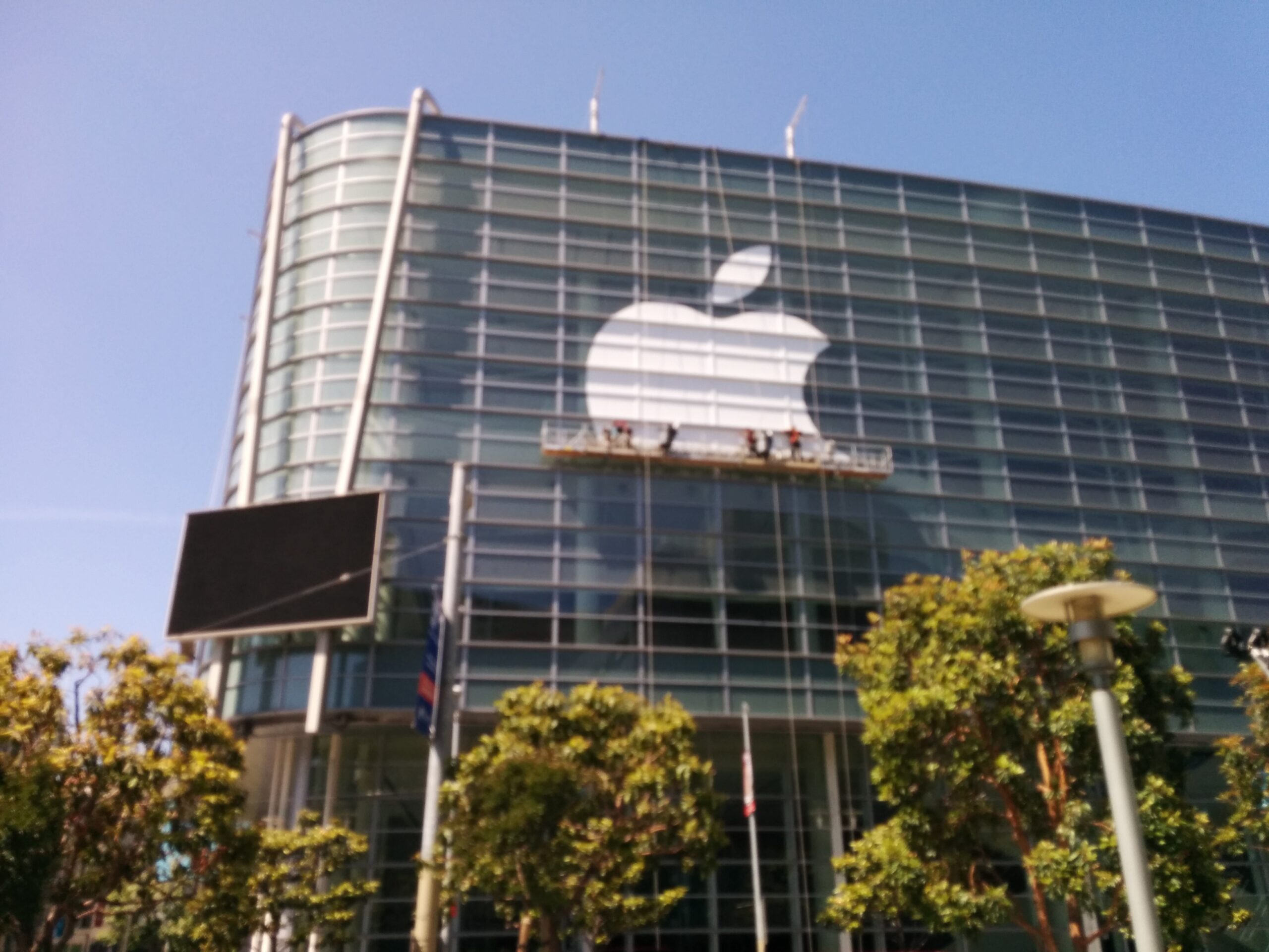 Trump’s Tariffs to Affect Macs and Apple Watch Within Weeks