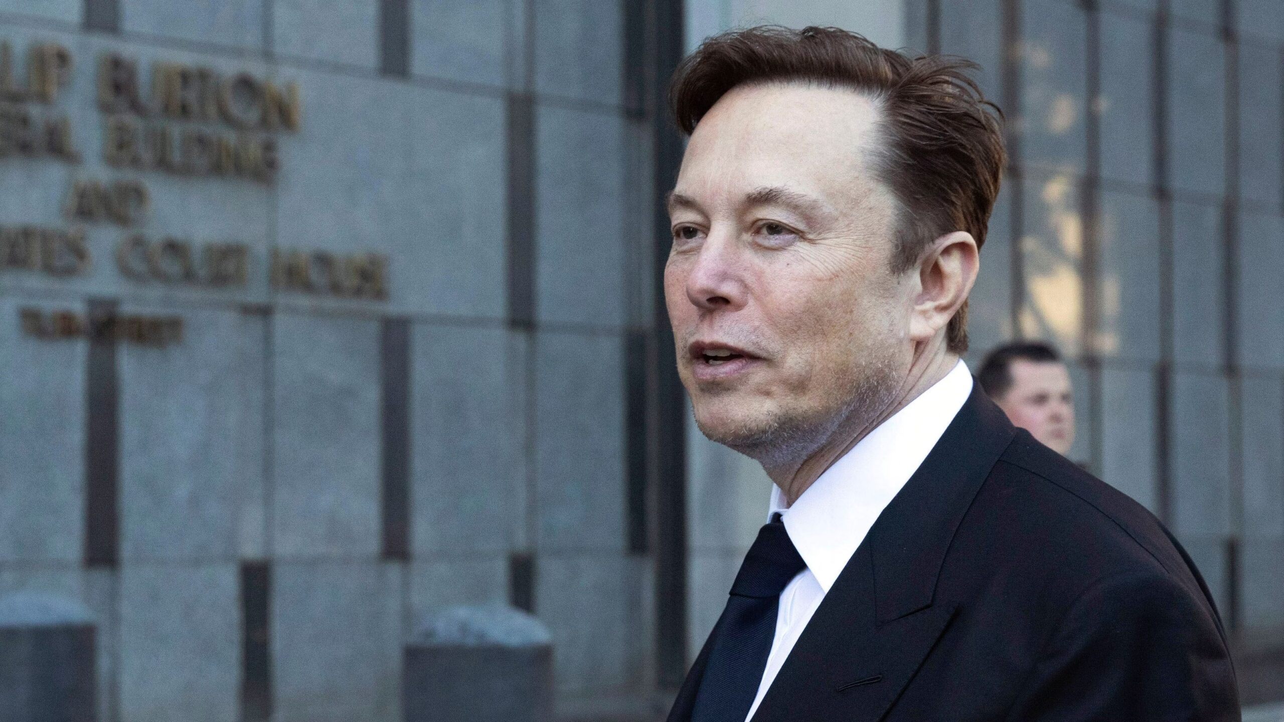 Musk Plans to Sue Apple Over Omission of X and Grok From Top Apps List
