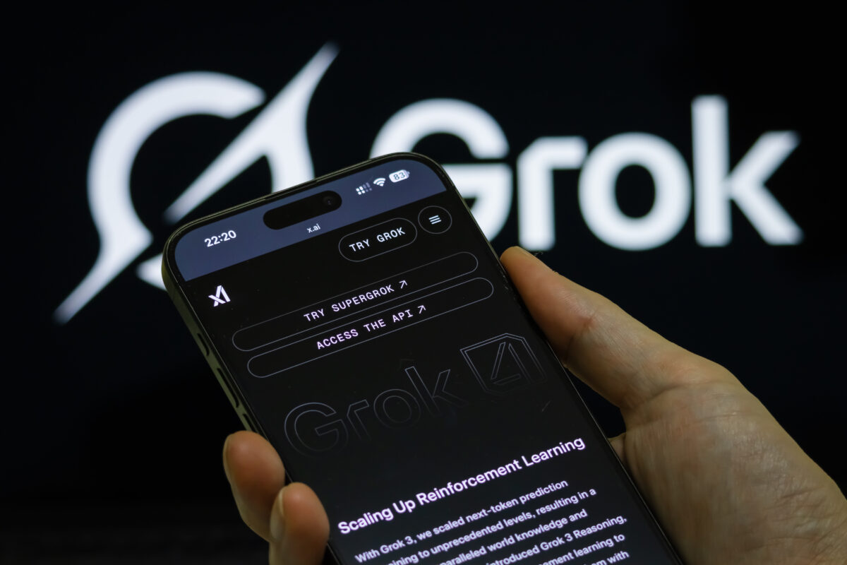 Elon Musk Announces Grok 2.5 Open Sourcing by xAI
