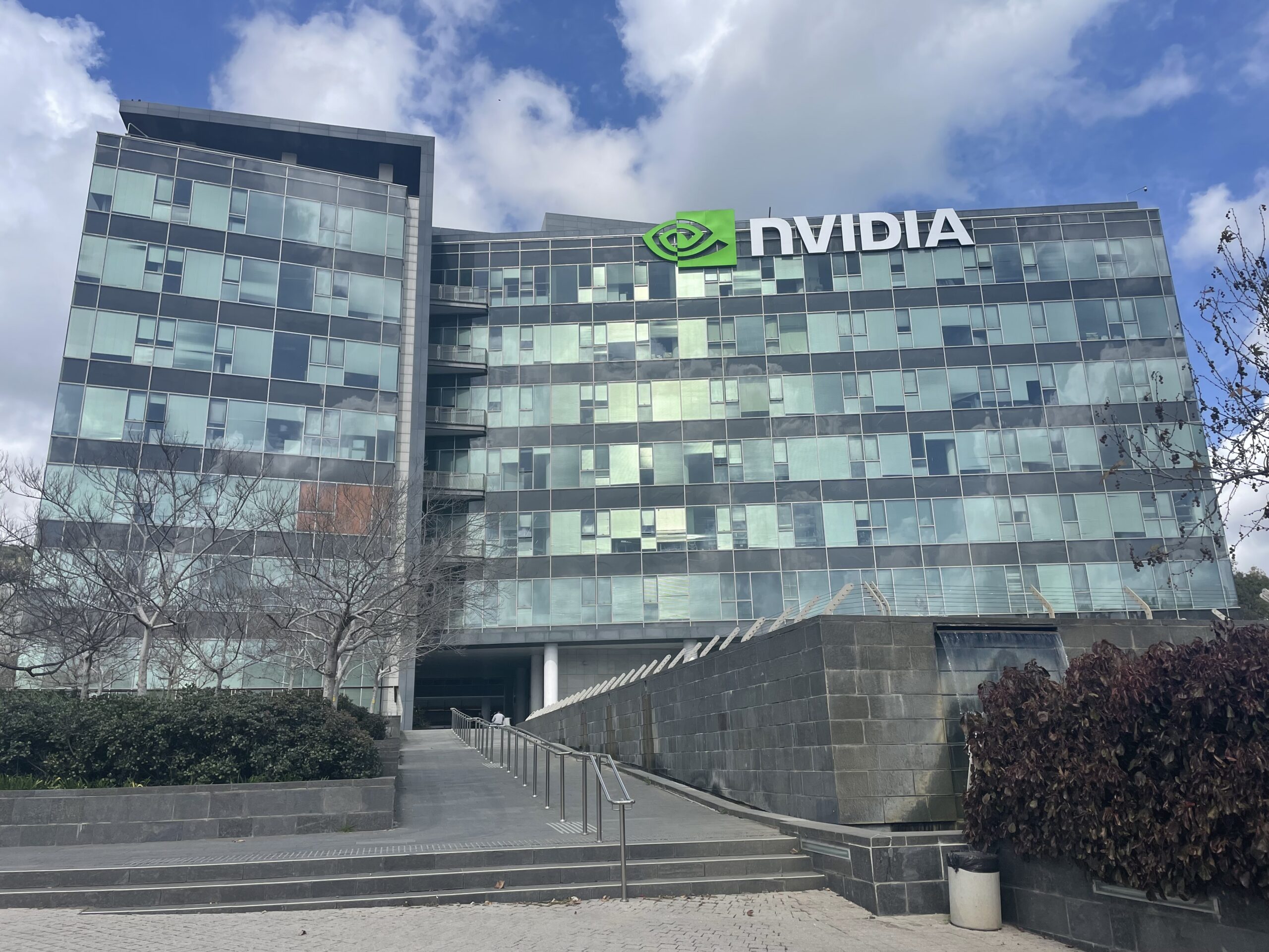 Trump Says He Requested 20% Cut From Nvidia, Labels H20 Chip ‘Obsolete’