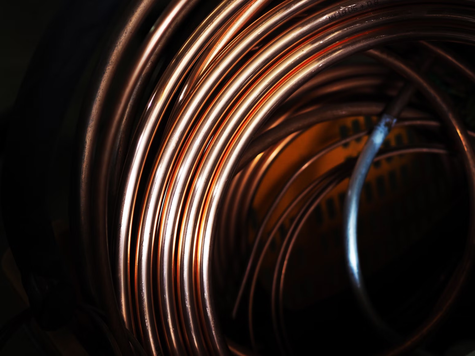 Trump Imposes 50% Universal Tariff on Copper Imports, Sending Prices Plummeting
