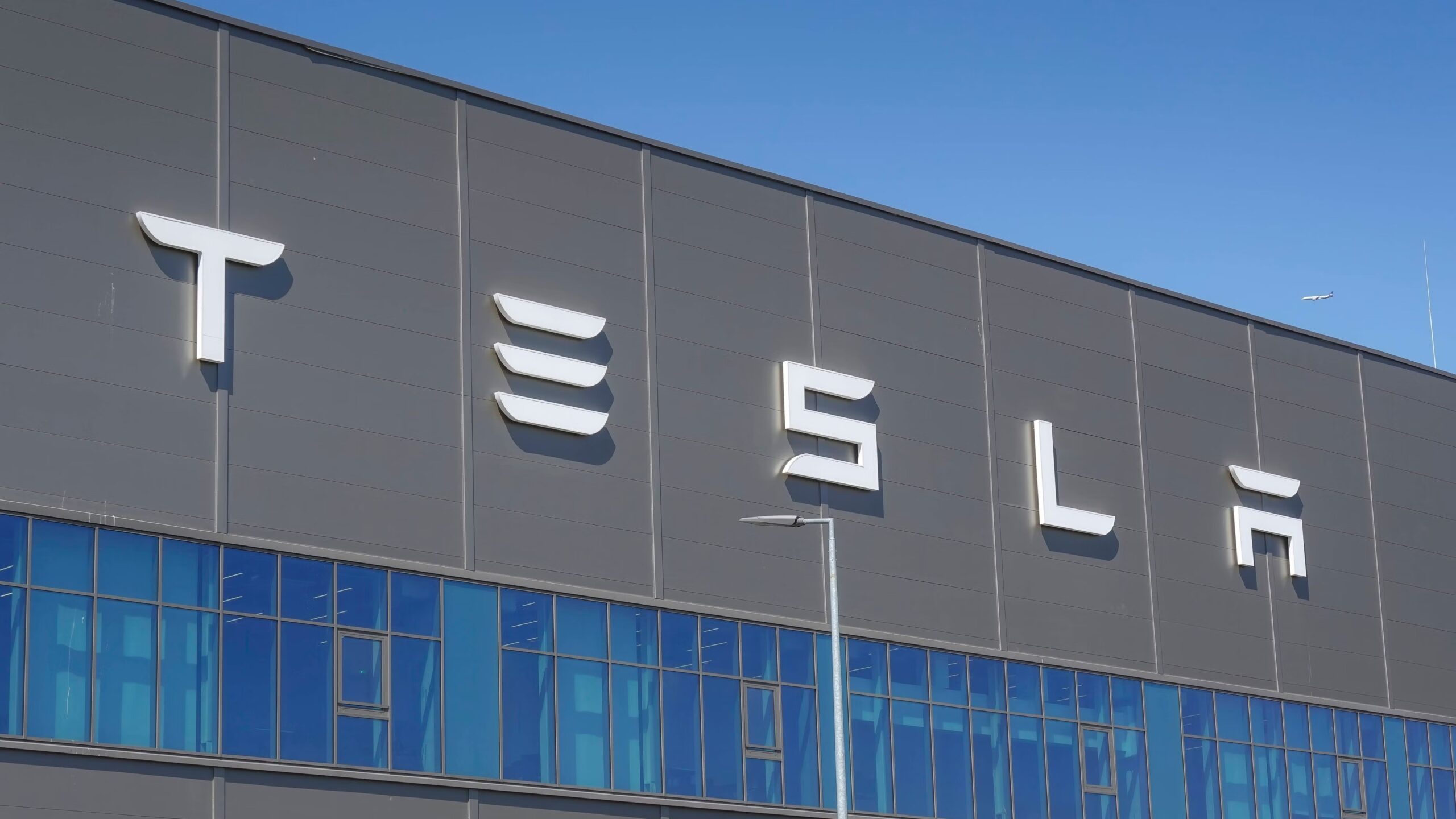 Tesla’s Advertising on X Drops to Near Zero