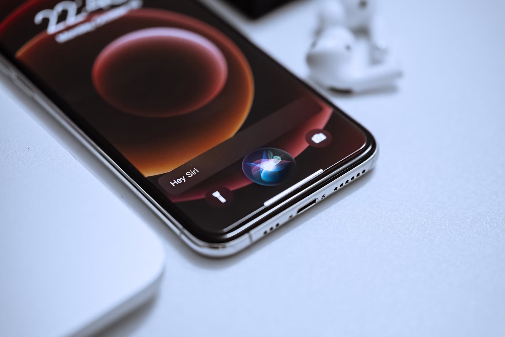 Apple Eyes Gemini Models to Power Siri AI Search Next Year