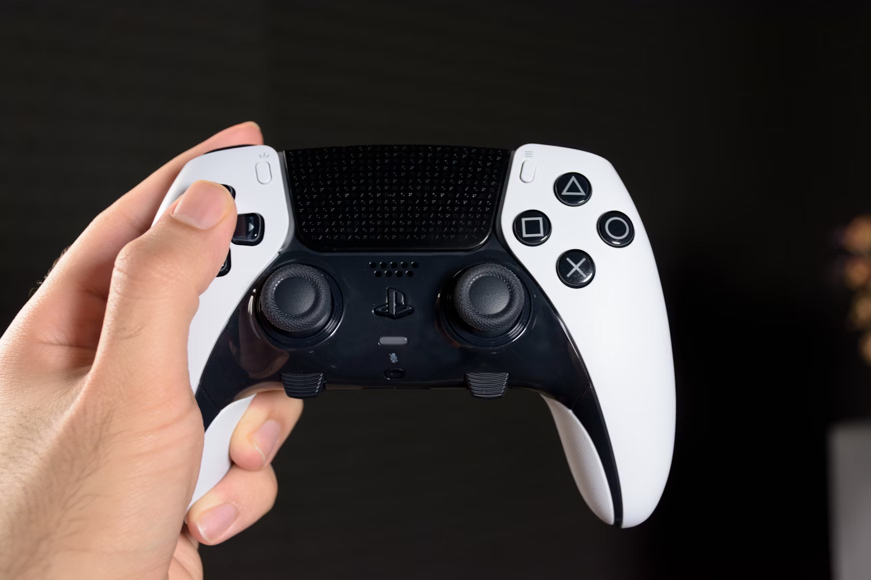 PS5 Update Makes It Much Easier to Switch Controllers to Your Other Gadgets
