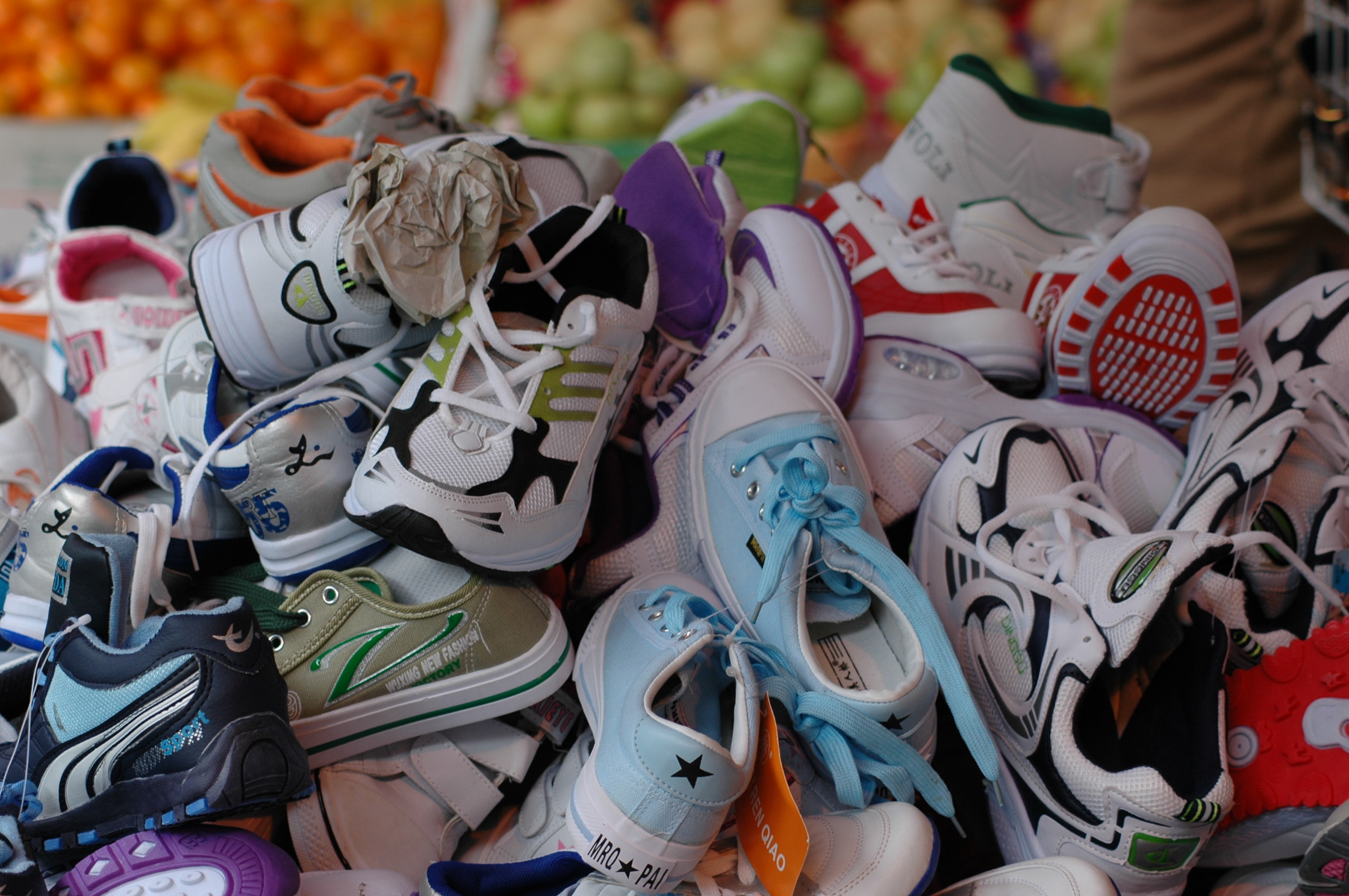 Google Expands Virtual Try-On Tool to More Countries, Adds Shoe Fitting Feature