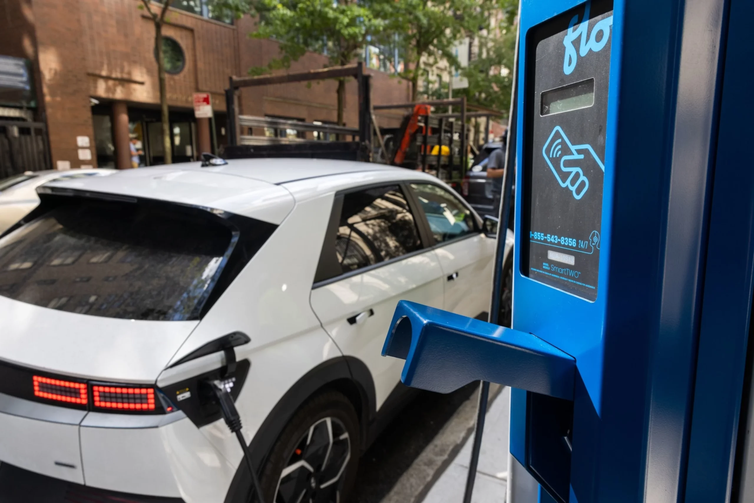 Uber Launches Incentives to Encourage Electric Vehicle Adoption Among Drivers