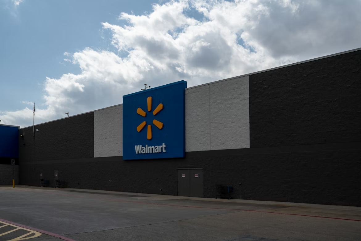 Walmart posts strong quarterly growth as shoppers hunt for holiday deals