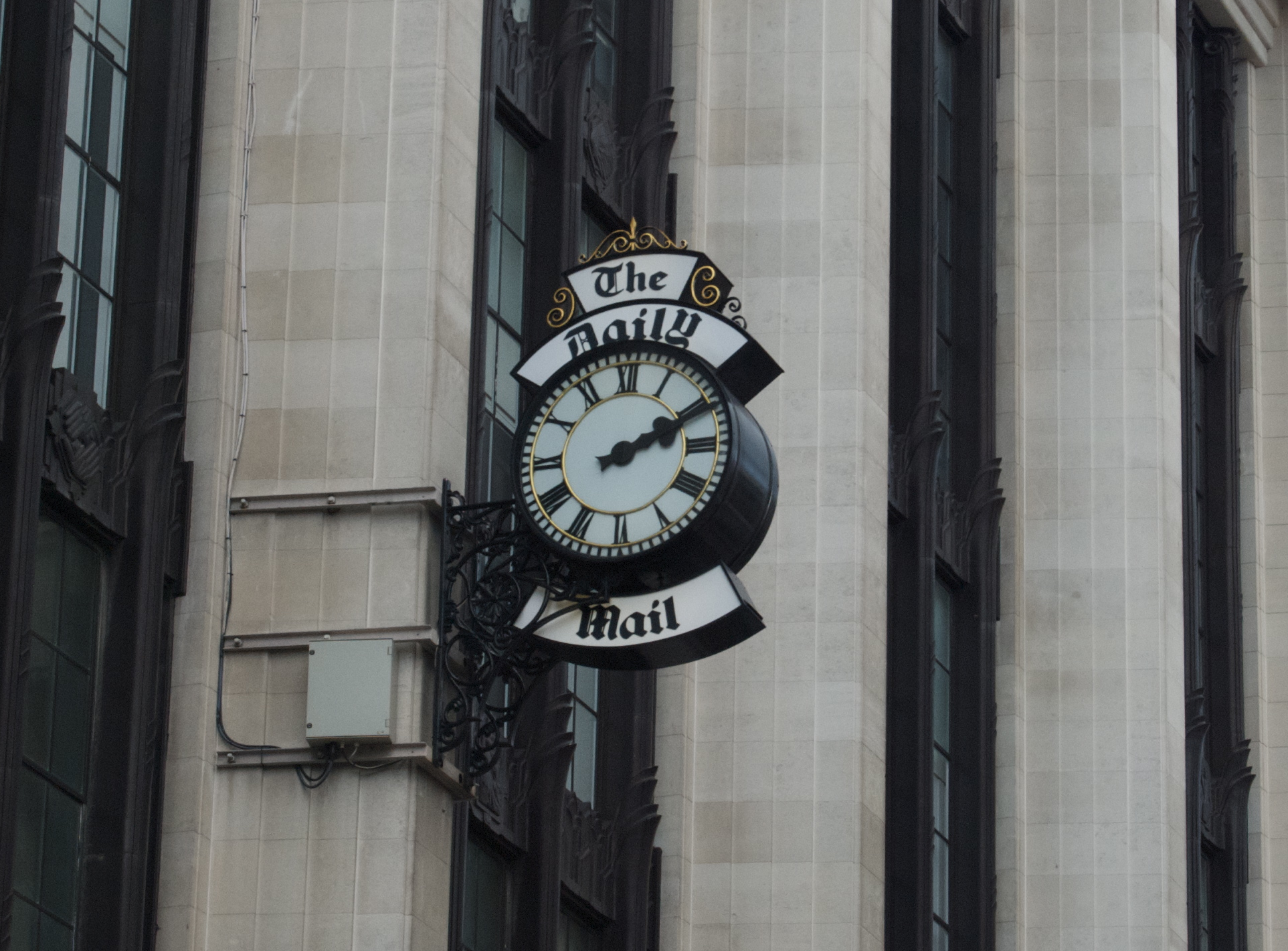 Daily Mail Publisher Reaches £500 Million Deal to Acquire the Daily Telegraph