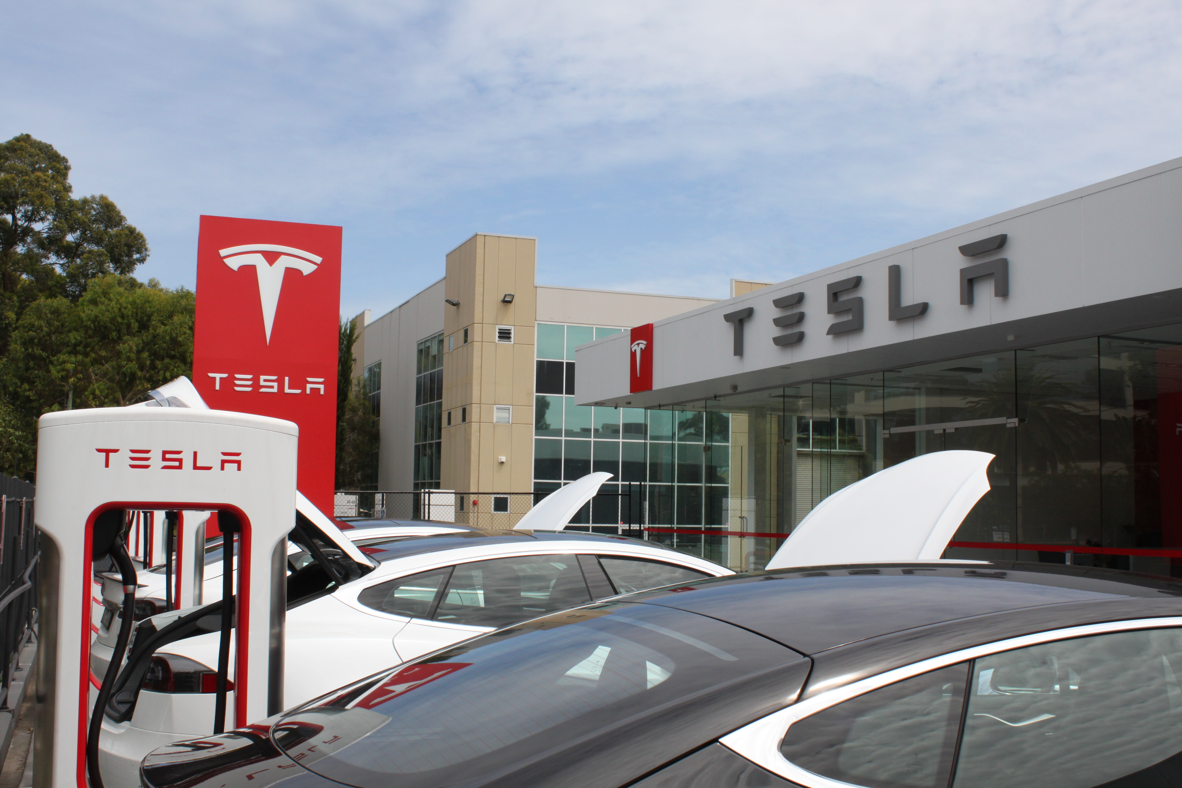 Elon Musk Says Tesla Owners Will Be Able to ‘Text and Drive’ Soon as Full Self-Driving Nears Major Update