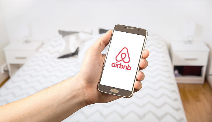 Airbnb Shares Climb After Revenue Beat and Upbeat Fourth-Quarter Outlook