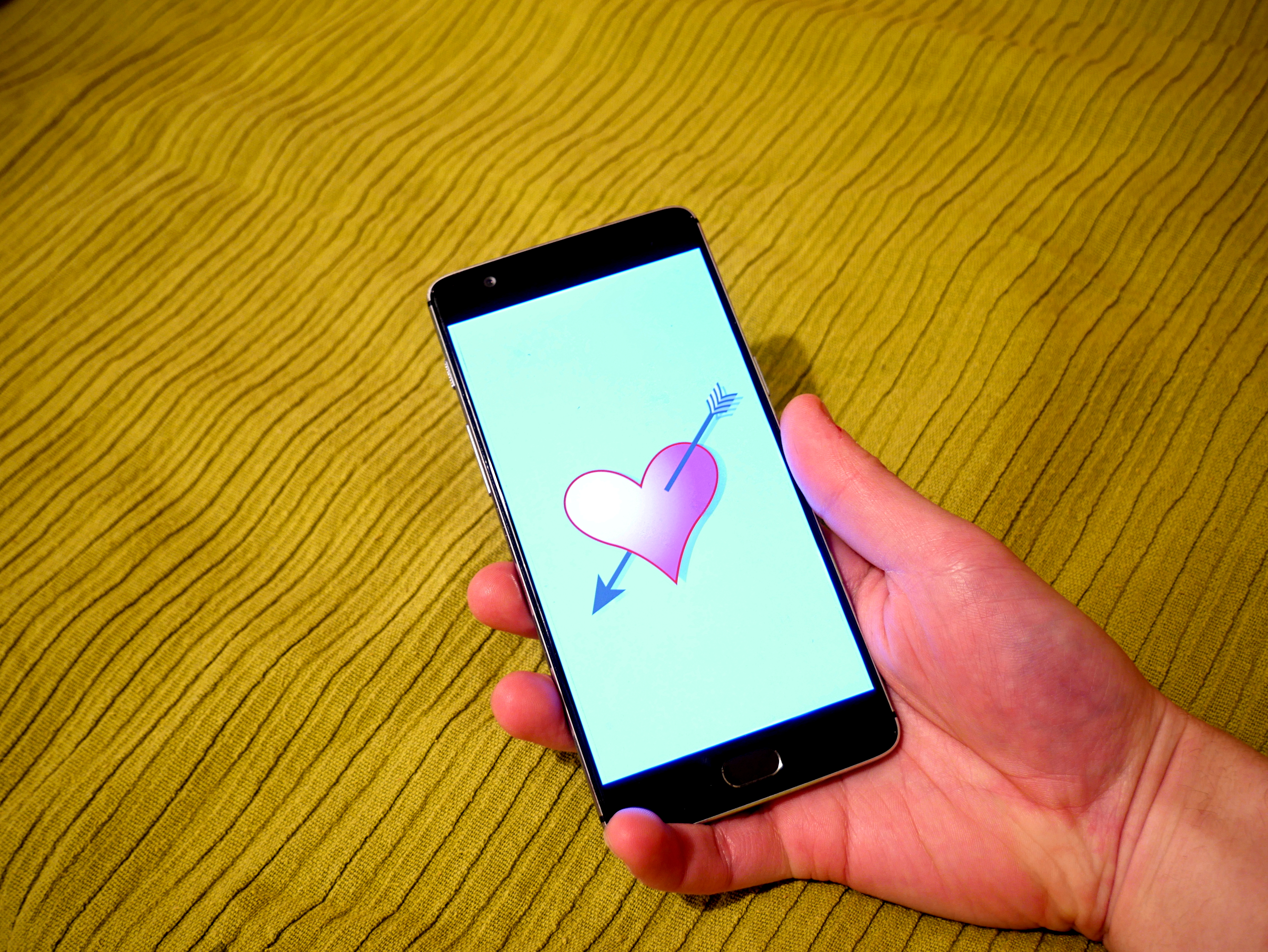 Hinge CEO Steps Down to Launch New AI Dating App