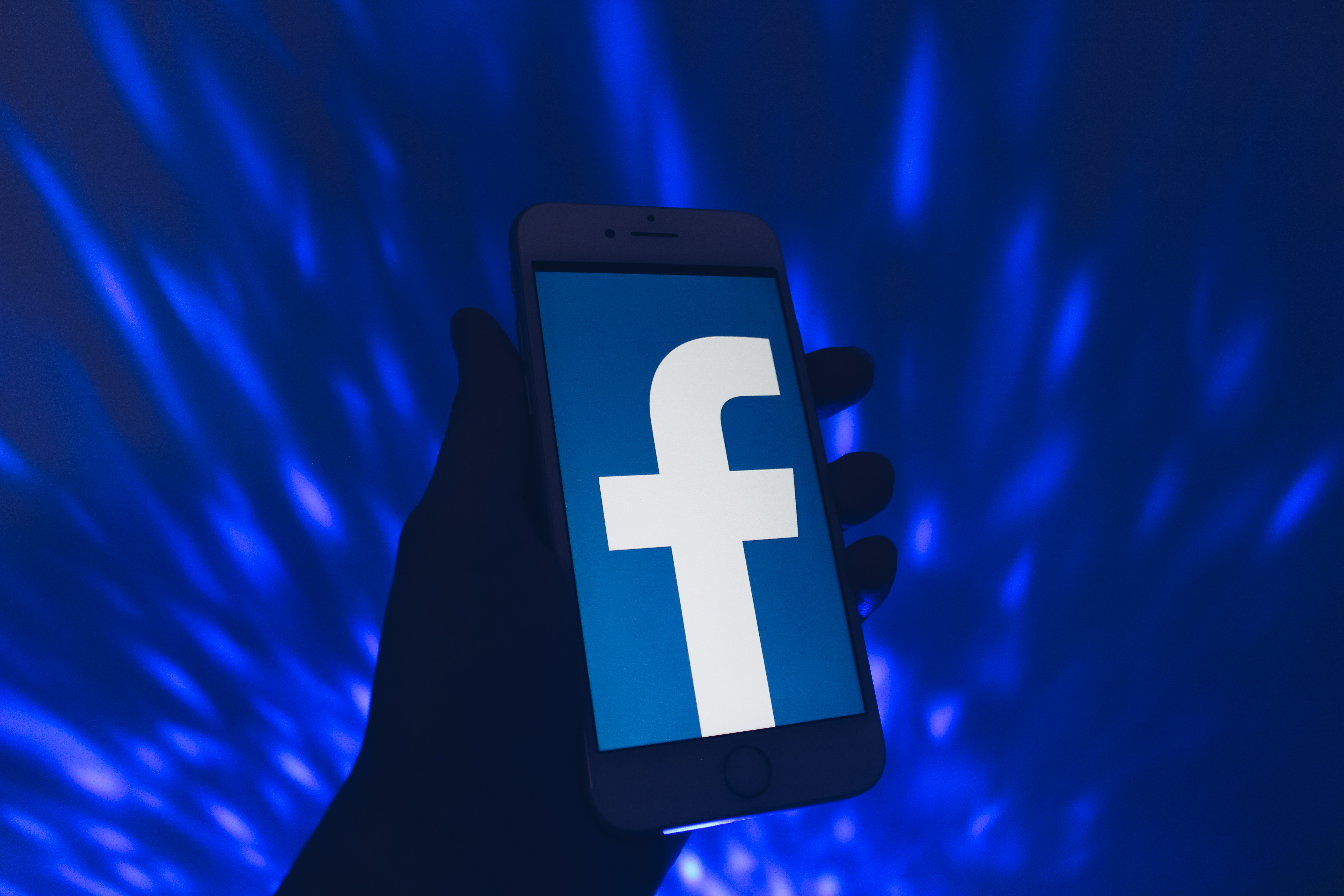 Meta tests limits on Facebook link posts tied to Meta Verified subscription