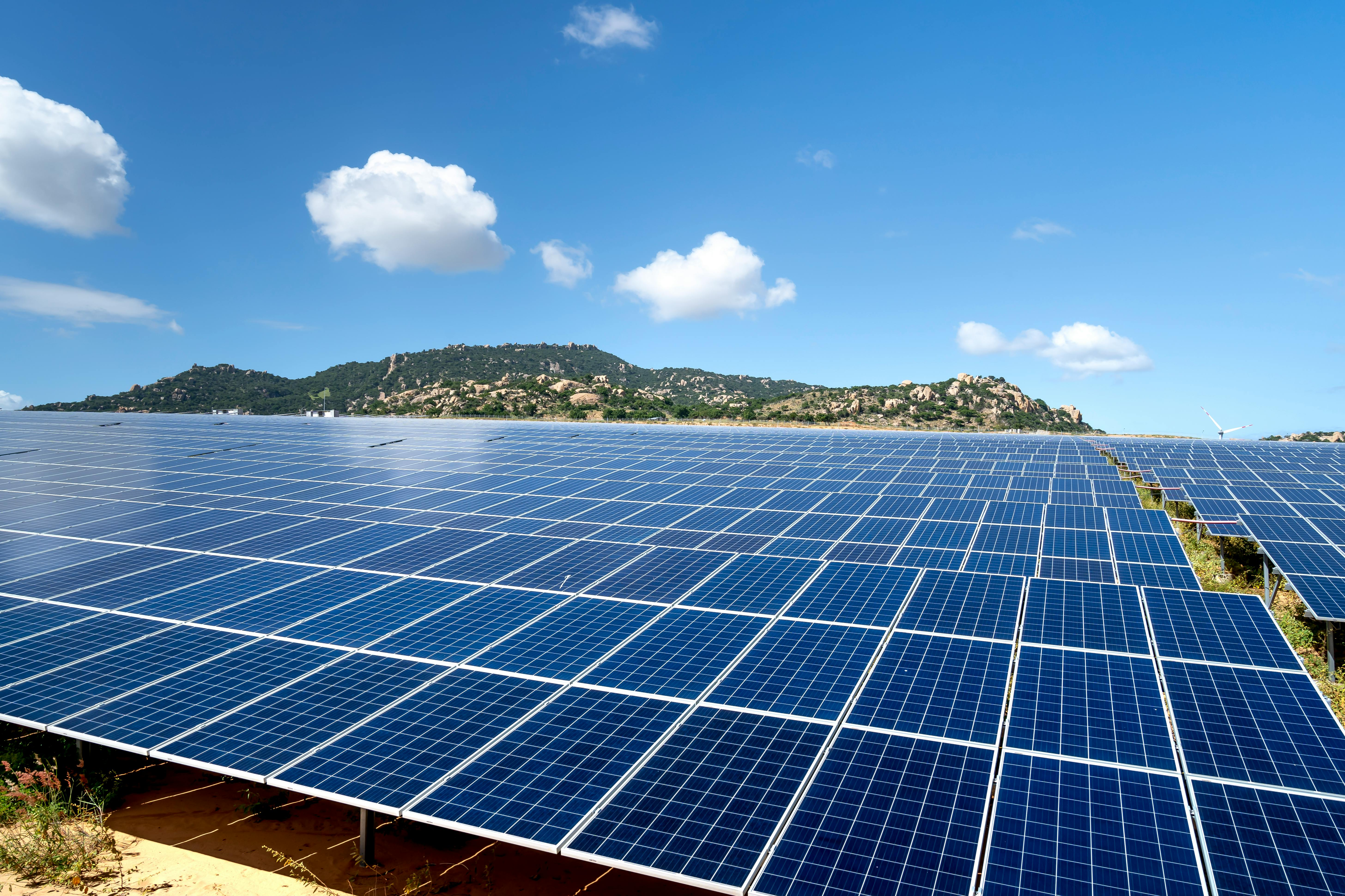 Global Solar Capacity Set To Exceed 500 GW In 2025 As China-Led Growth Nears Turning Point