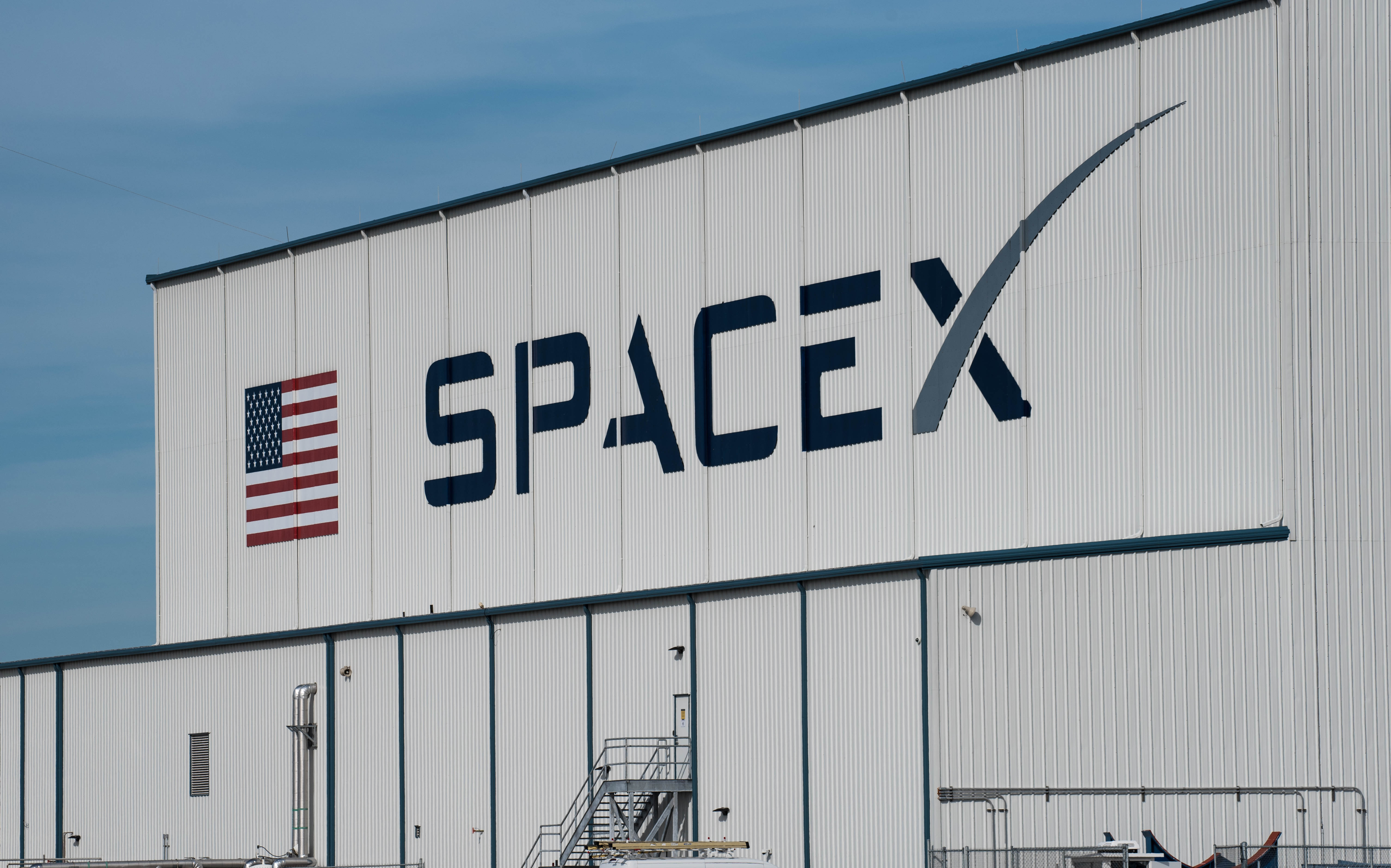 SpaceX Explores Secondary Share Sale That Could Value Company at $800B