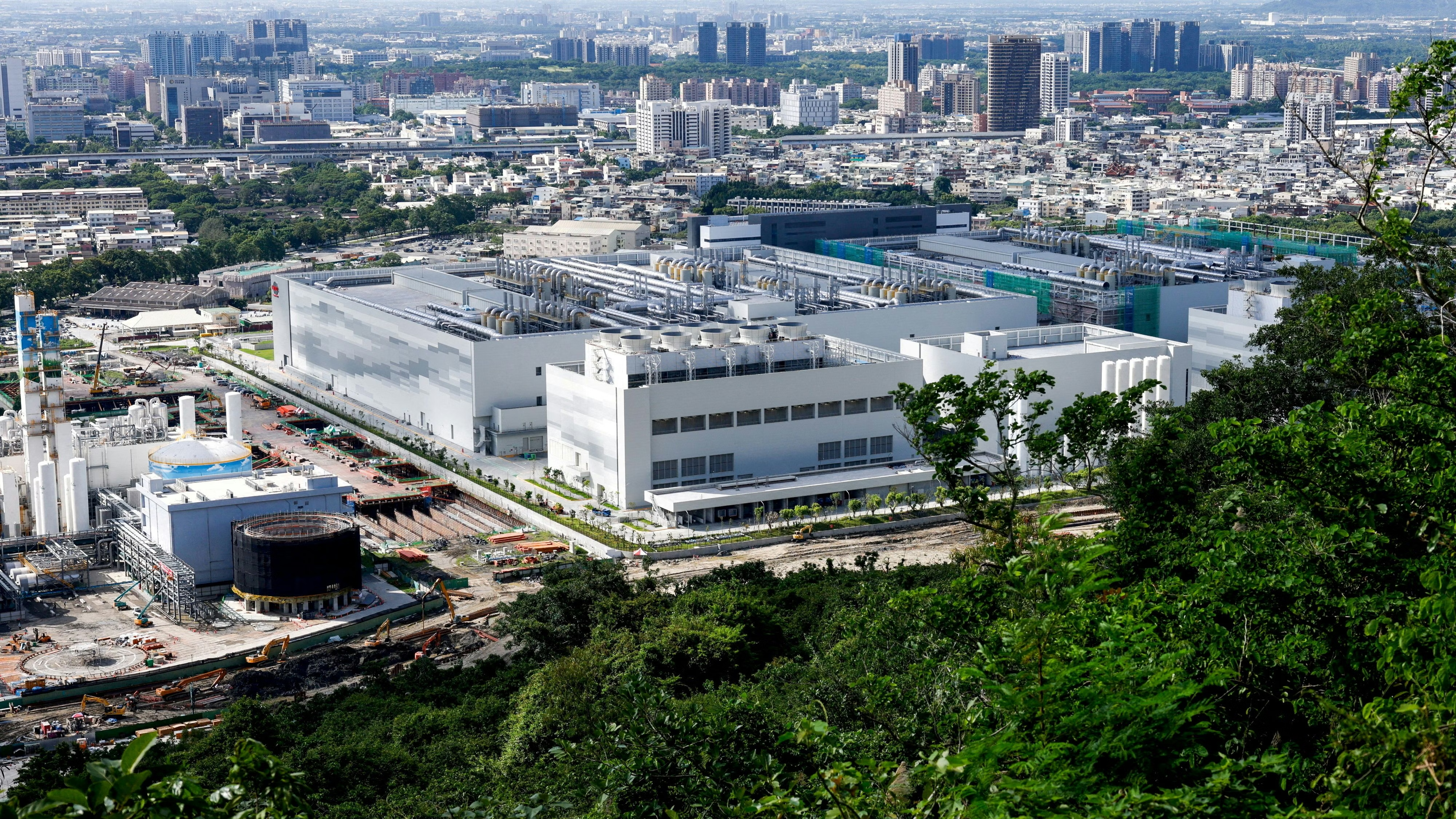 US Cuts Tariffs On Taiwanese Goods In Exchange For $250bn Semiconductor Investment Pledge