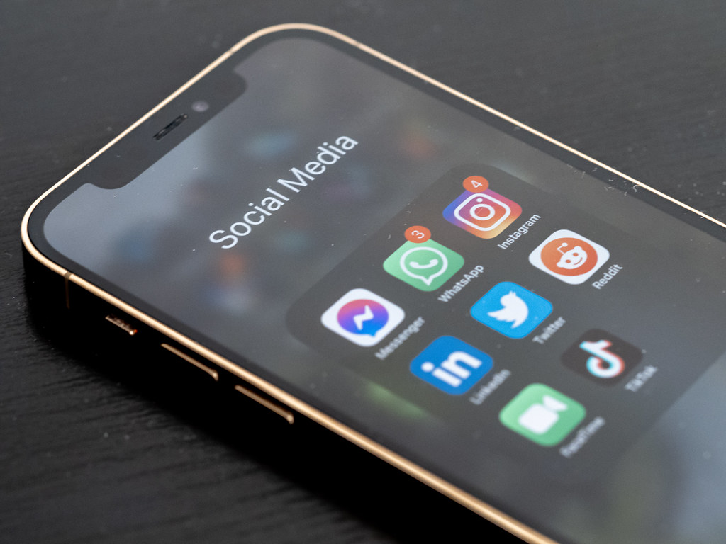 Meta Plans Paid Subscriptions For Instagram, Facebook And WhatsApp