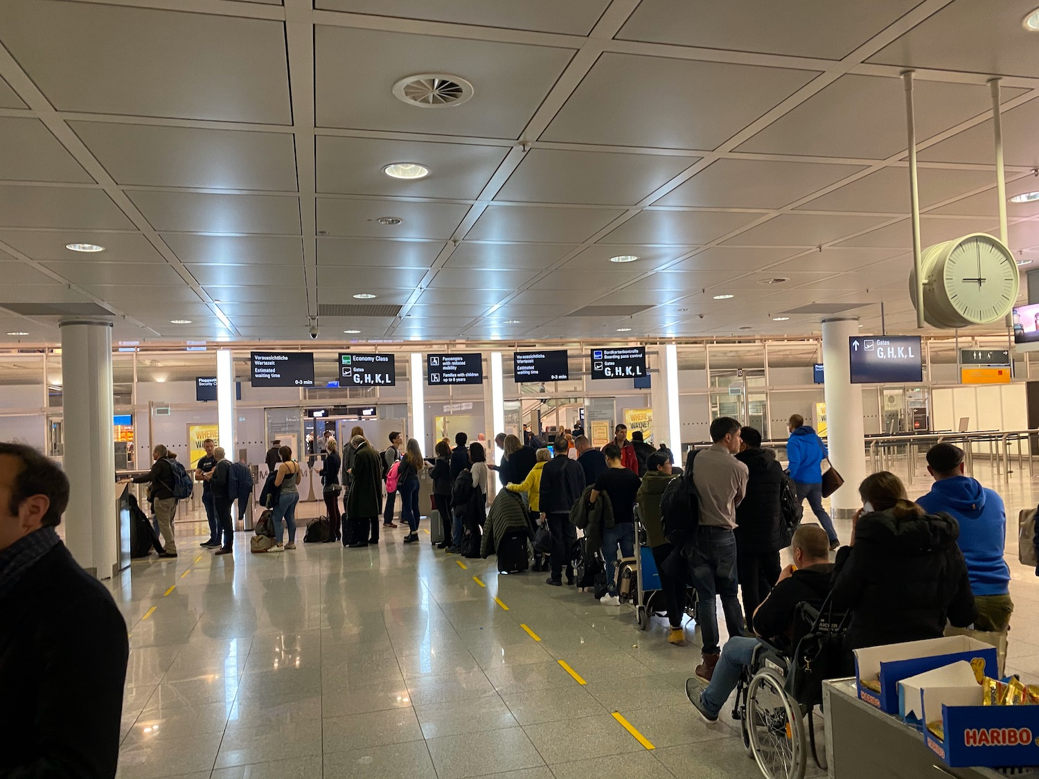 European Airports Warn Of Long Queues As Biometric Border System Rolls Out