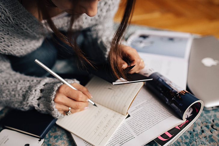 Startup Taya Raises $5 Million For Voice-Only AI Note-Taking Necklace Designed For Privacy