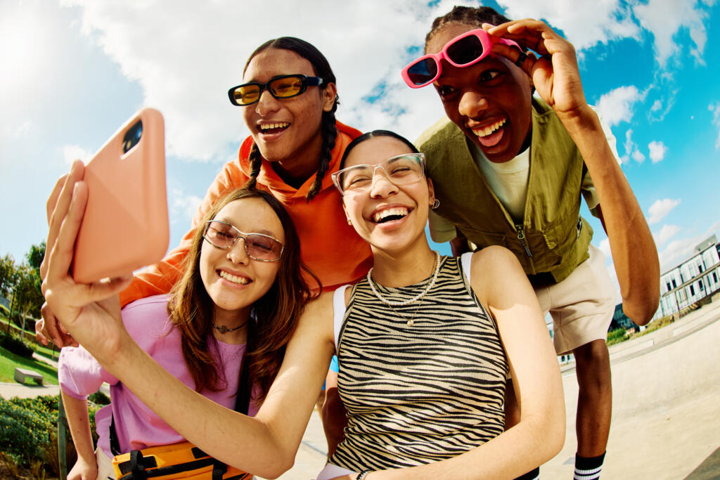 Friendship Apps Gain Traction As Users Seek Platonic Connections And Local Communities
