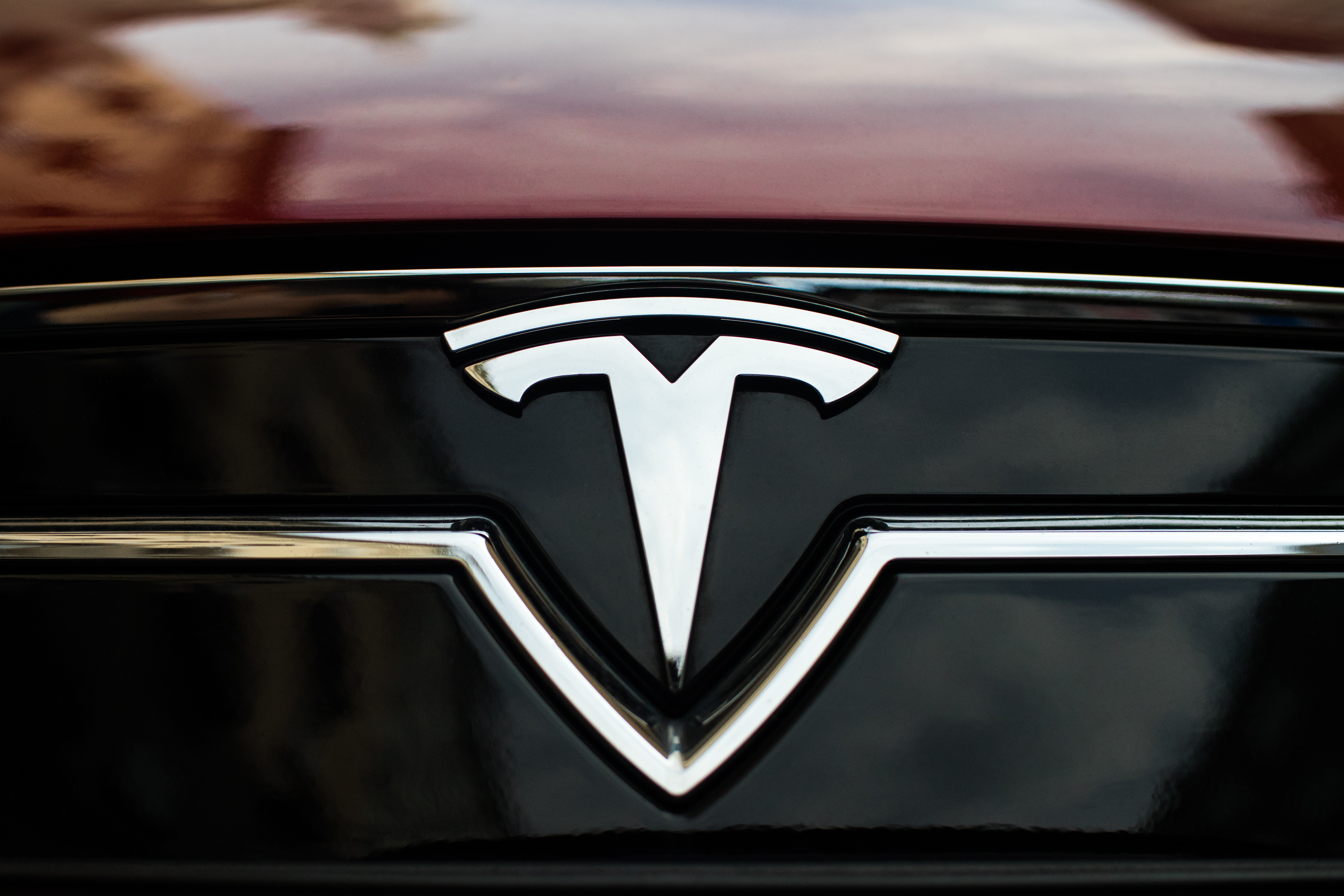 Tesla Extends Robotaxi Trials to Orlando and Tampa Ahead of Earnings