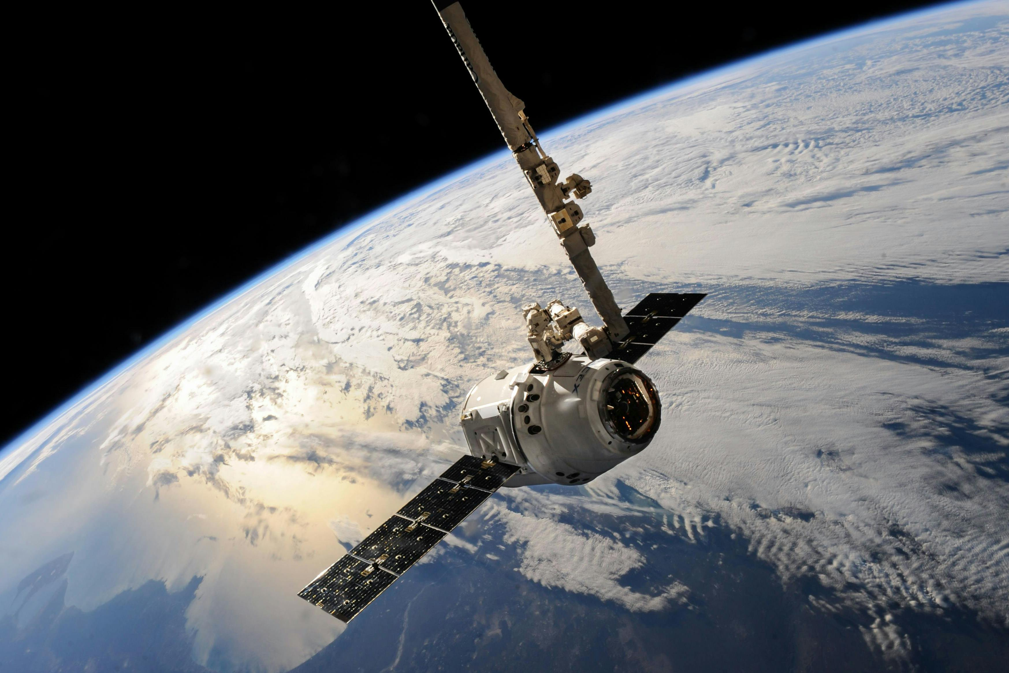 Amazon Plans 5,105-Satellite Network for Direct Mobile Connectivity